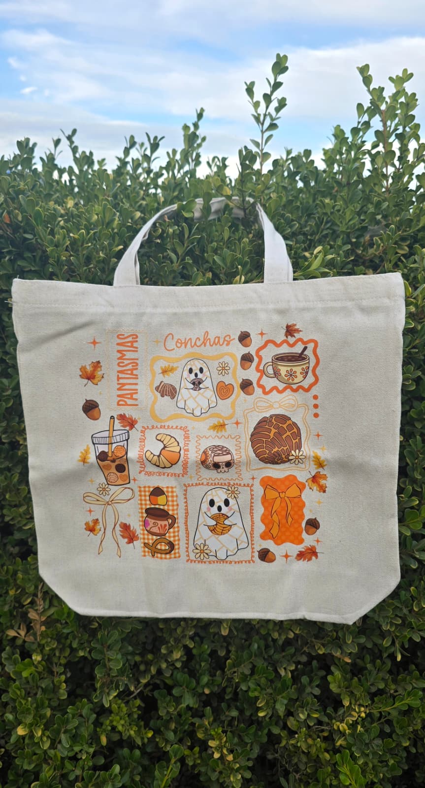 Pantasmas y Conchas Tote Bag